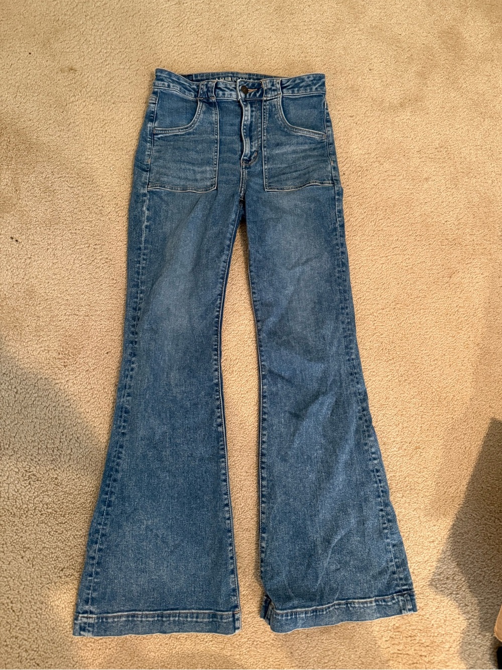 AMERICAN EAGLE FLARE JEANS SIZE 6
